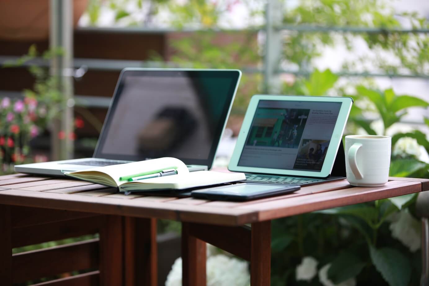 Read more about the article The best laptops for working from home or digital nomads [2024]